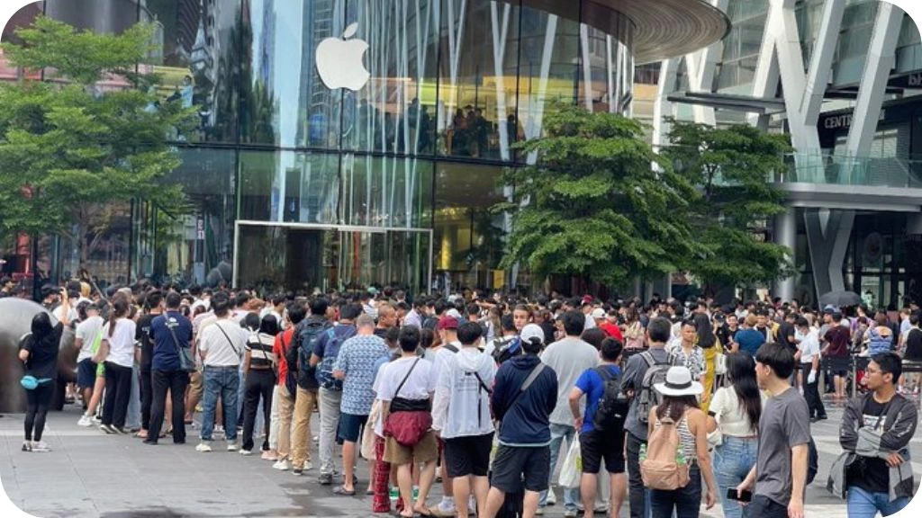 people are in queue to buy iphone outside iphone store